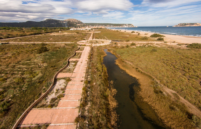 La Pletera tras la desurbanización, lagunas y dunas restauradas frente a L'Estartit