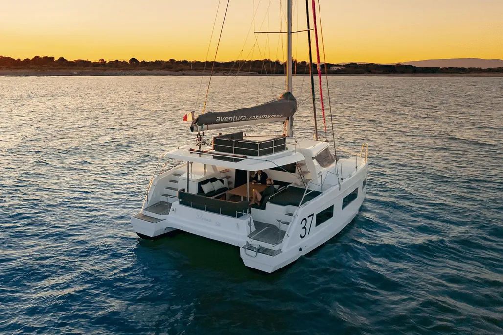 Catamarán charter en la Costa Brava