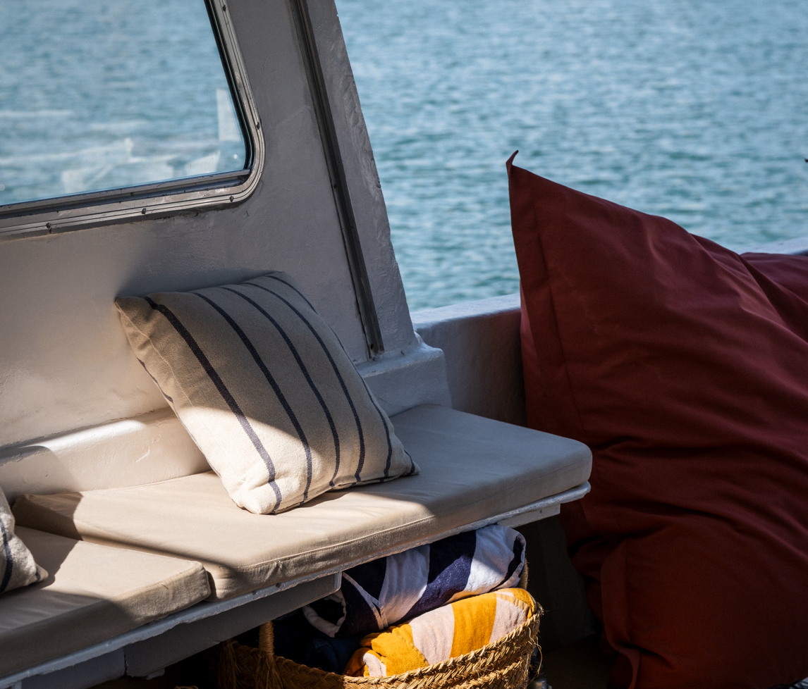 Detalles interiores del barco clásico