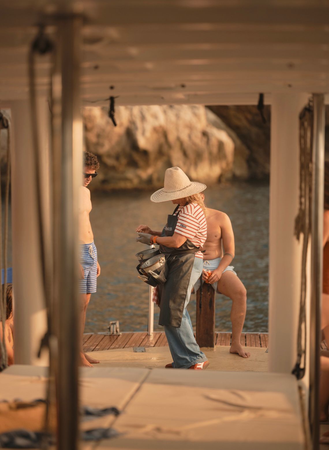 Preparación de ostras en el barco