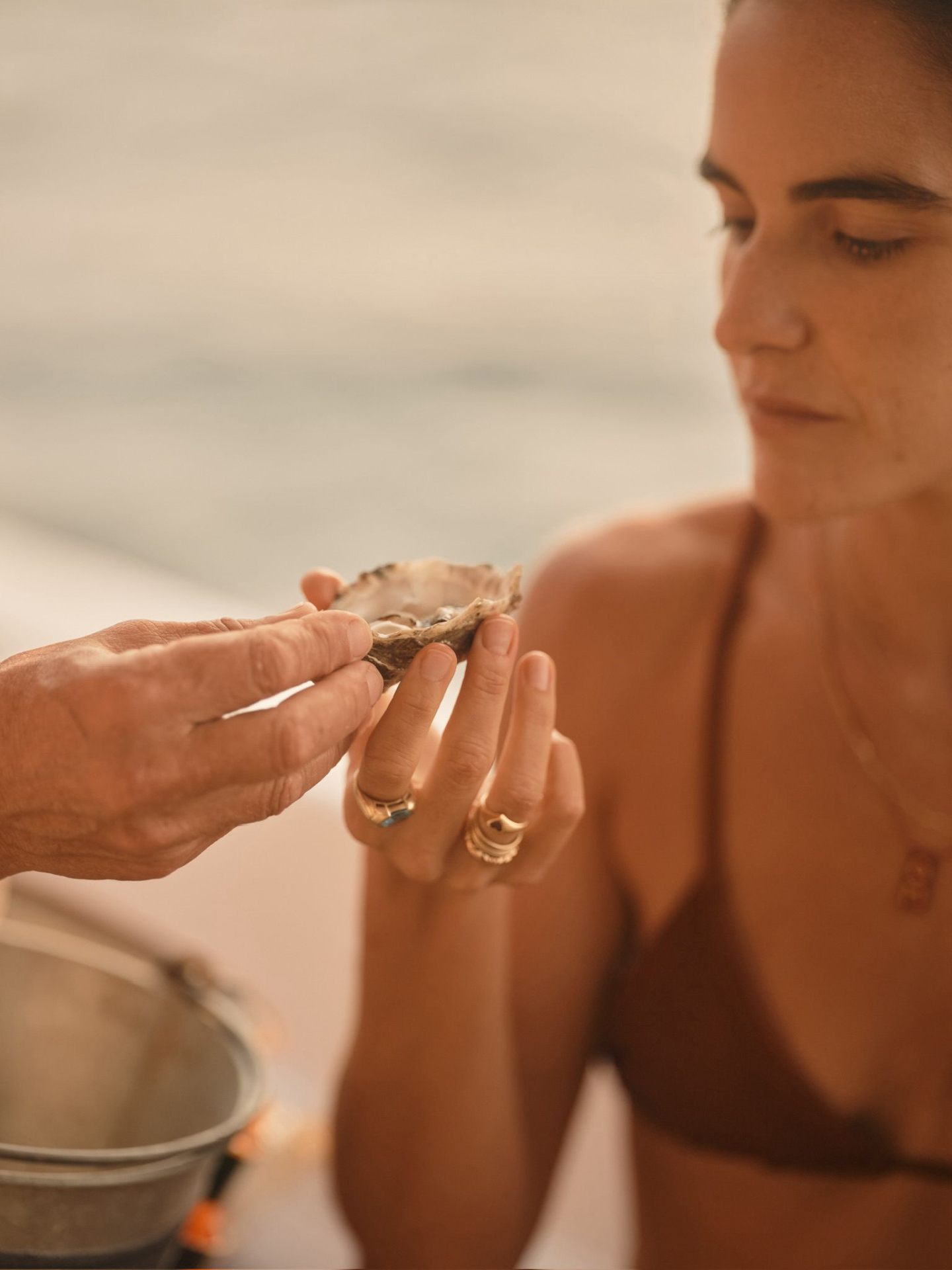 Ostra fresca recién abierta