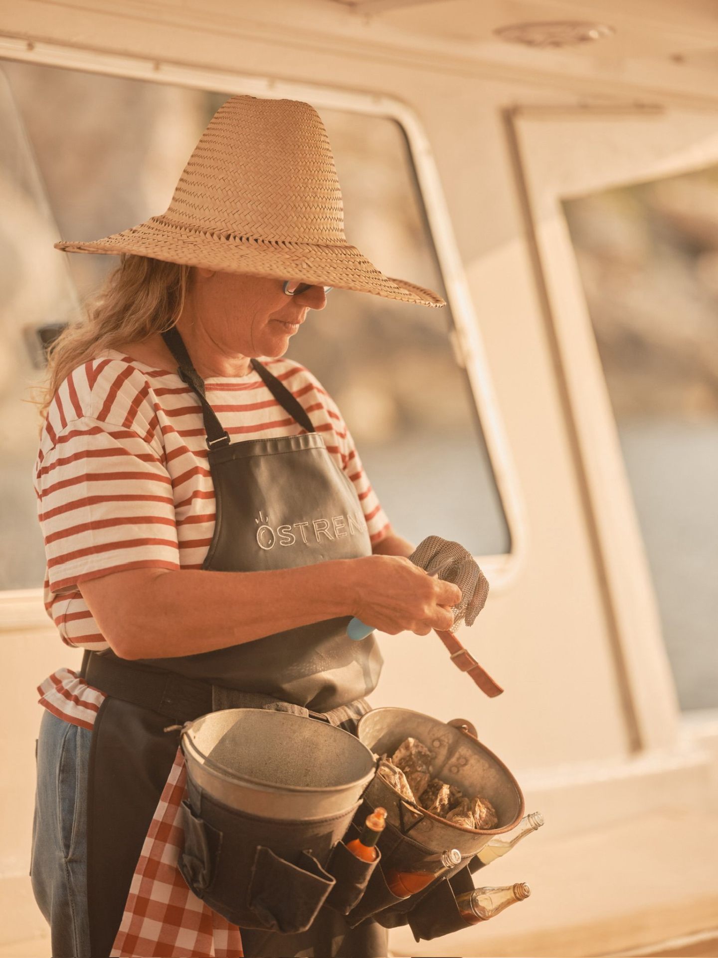 Chef preparando la selección de ostras