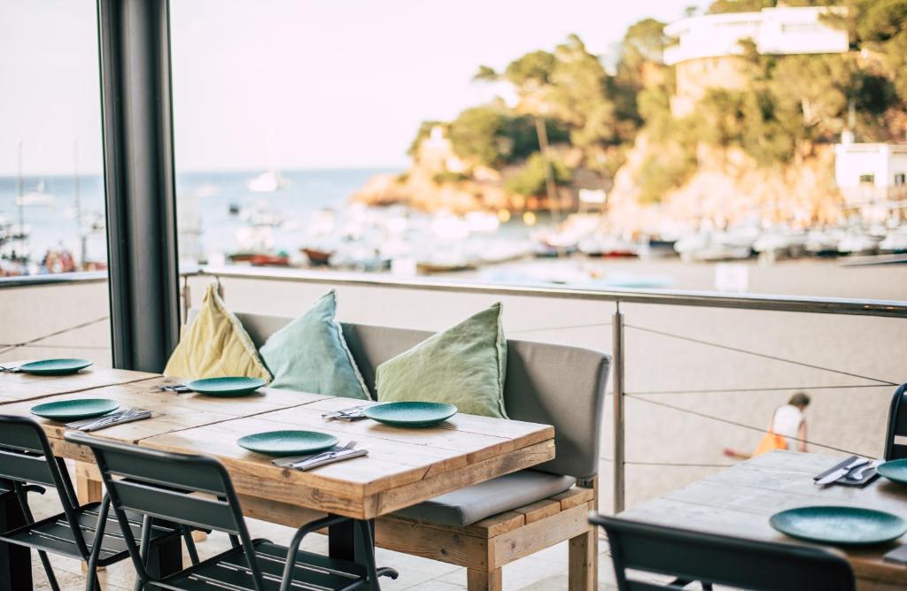 Navegar y Saborear: 5 Restaurantes con Acceso en Barco en Begur